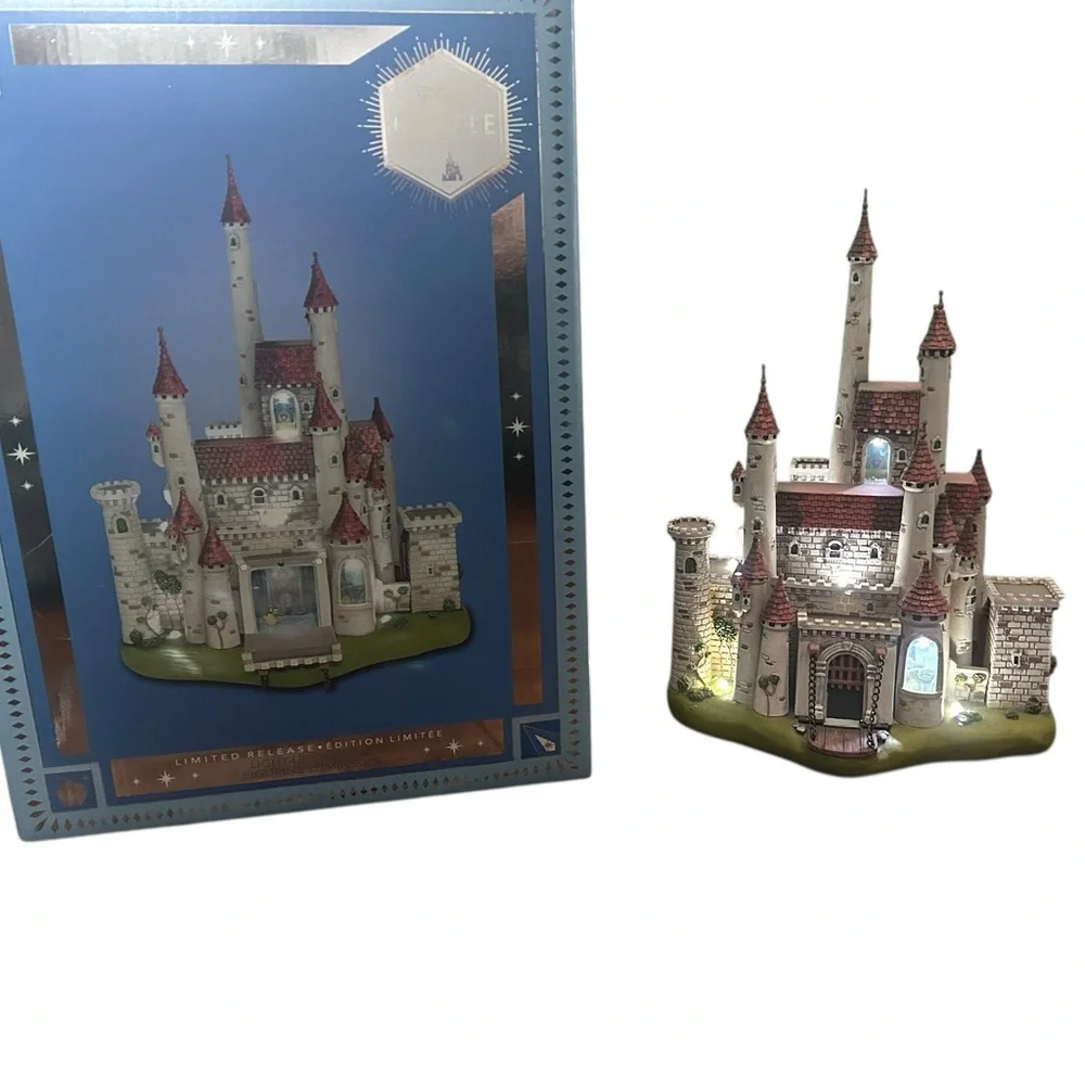 Disney Snow White Castle - #4 in Disney Castle Collection - w/lights - Picture 1 of 12